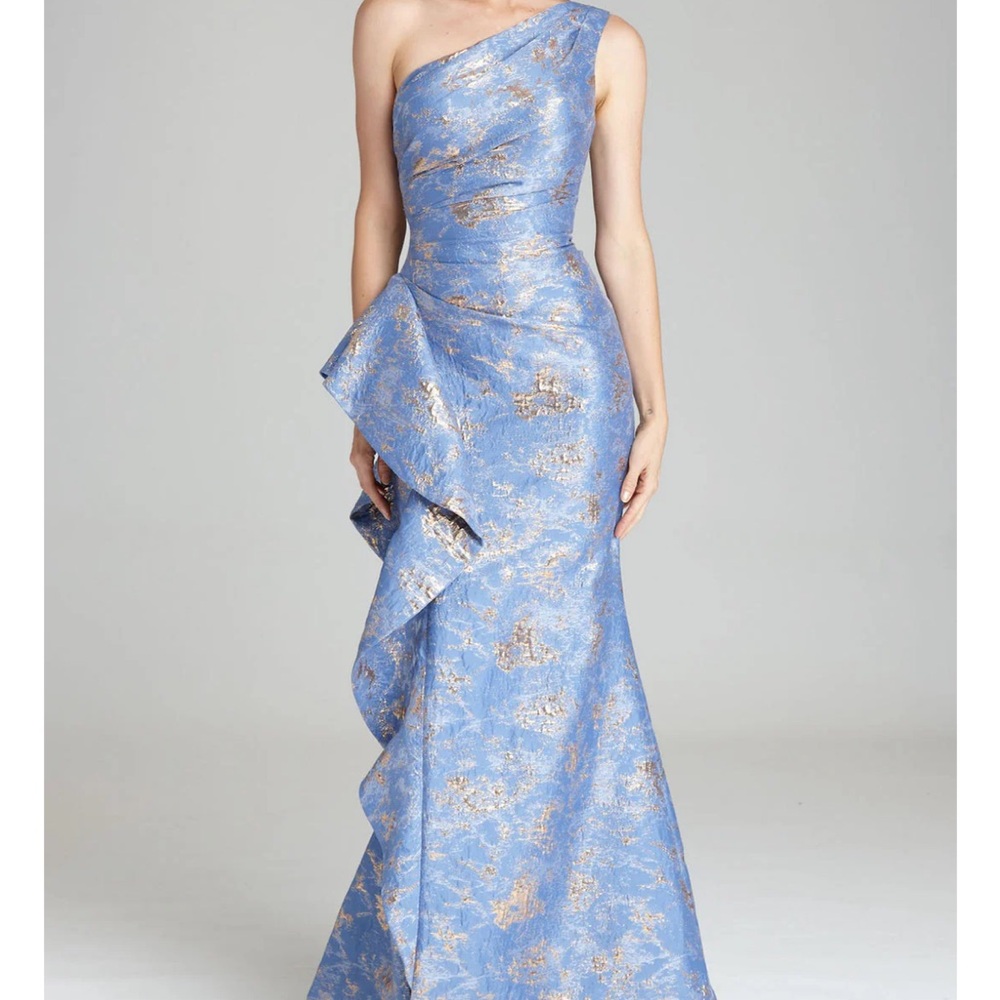 Elegant Blue and Gold Gown - Picture 5 of 8